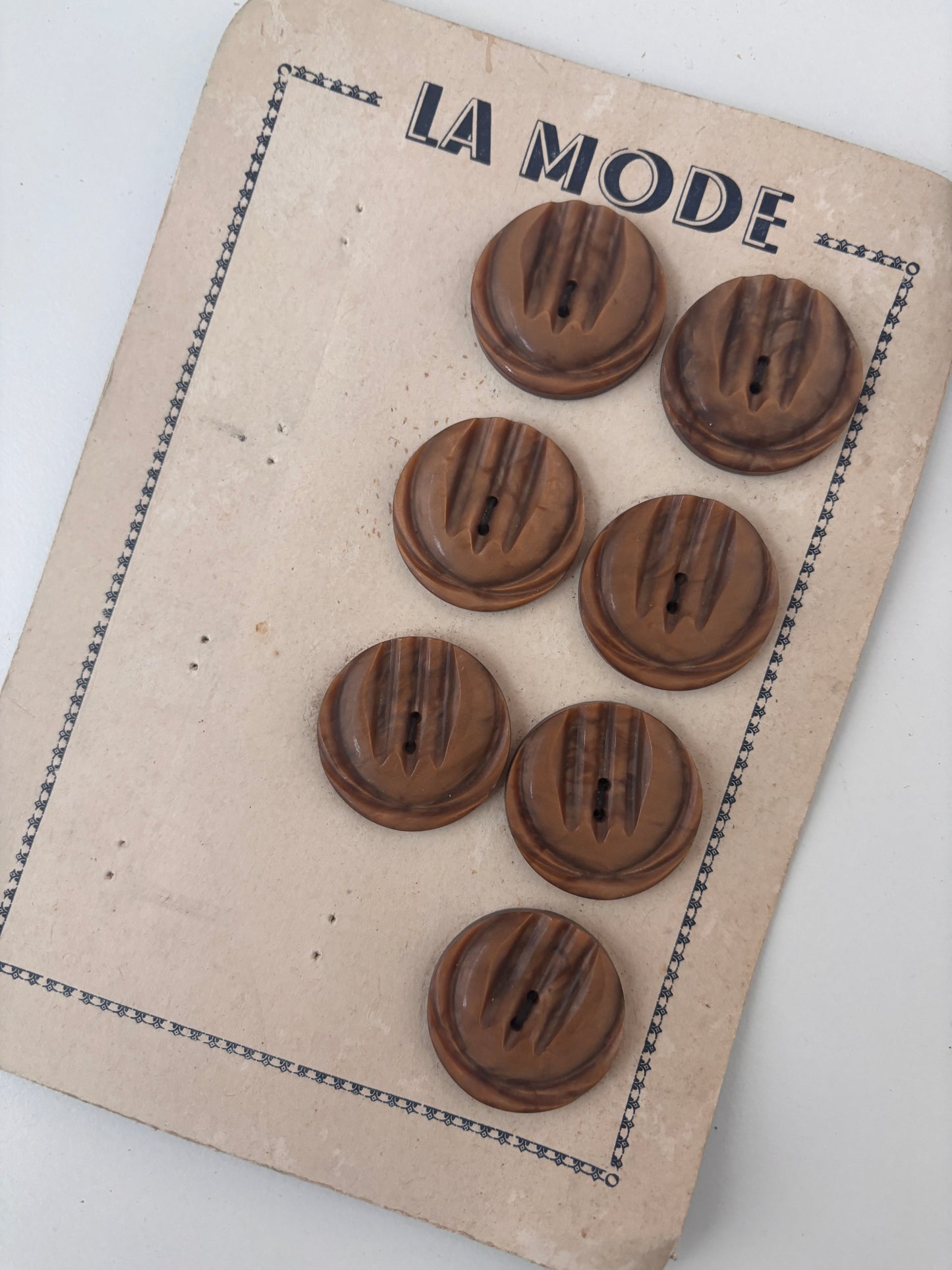La Mode buttons (brown - 30 mm)